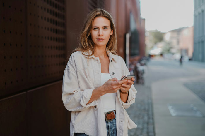 Woman’s BF Accidentally Causes Chaos At Her Work When He Comes To Take Her To Lunch Woman’s BF Accidentally Causes Chaos At Her Work When He Comes To Take Her To Lunch