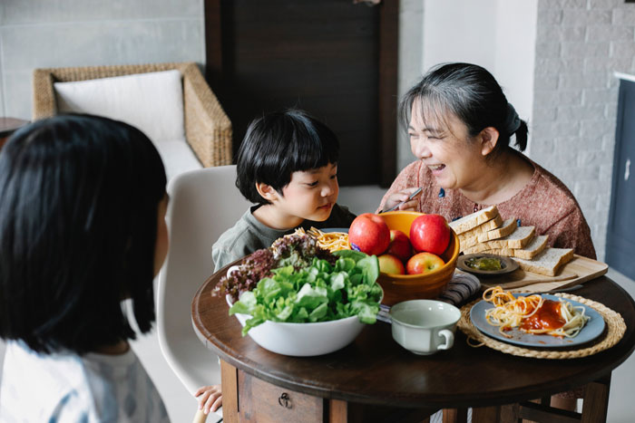 Grandma Refuses To Be Rushed By Her Grandkids To Make Dinner, Mom Says She’s A Jerk For It