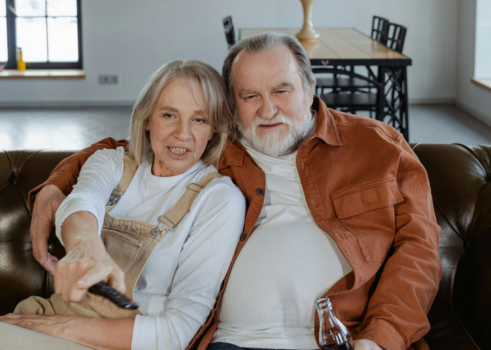 Dad Explains To His 16YO That Her Grandparents Abused Her Mom, She Invites Them Over To Her Birthday Dad Explains To His 16YO That Her Grandparents Abused Her Mom, She Invites Them Over To Her Birthday