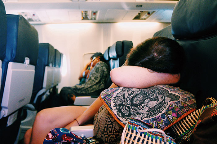 34 Common Etiquette Mistakes To Avoid On Your Next Flight, As Told By Frequent Fliers