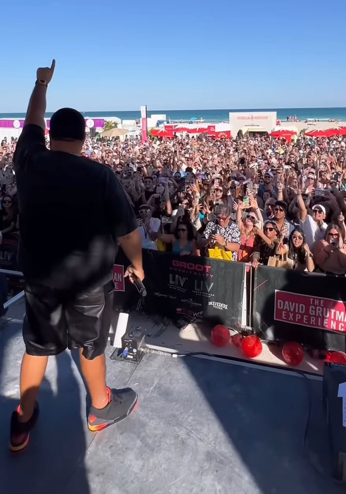 “Get Off Your High Horse”: People React To DJ Khaled’s Shoe-Saving Antics At Miami Food Festival “Get Off Your High Horse”: People React To DJ Khaled’s Shoe-Saving Antics At Miami Food Festival