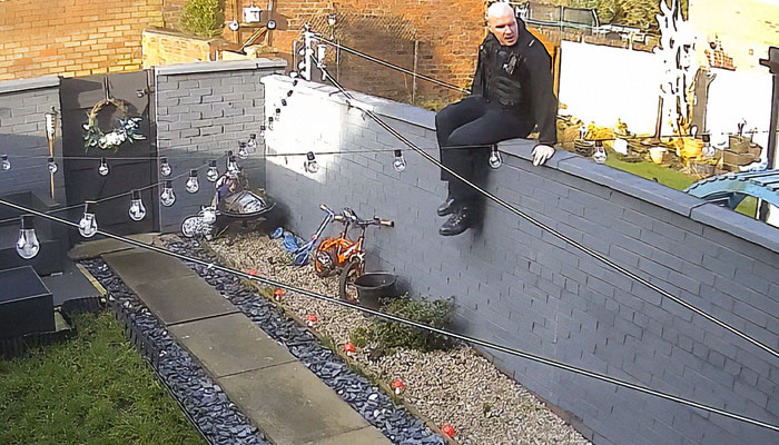 Woman Who Went Missing Finds CCTV Of Police Spending Hours Watching Netflix And Using Dumbbells Woman Who Went Missing Finds CCTV Of Police Spending Hours Watching Netflix And Using Dumbbells