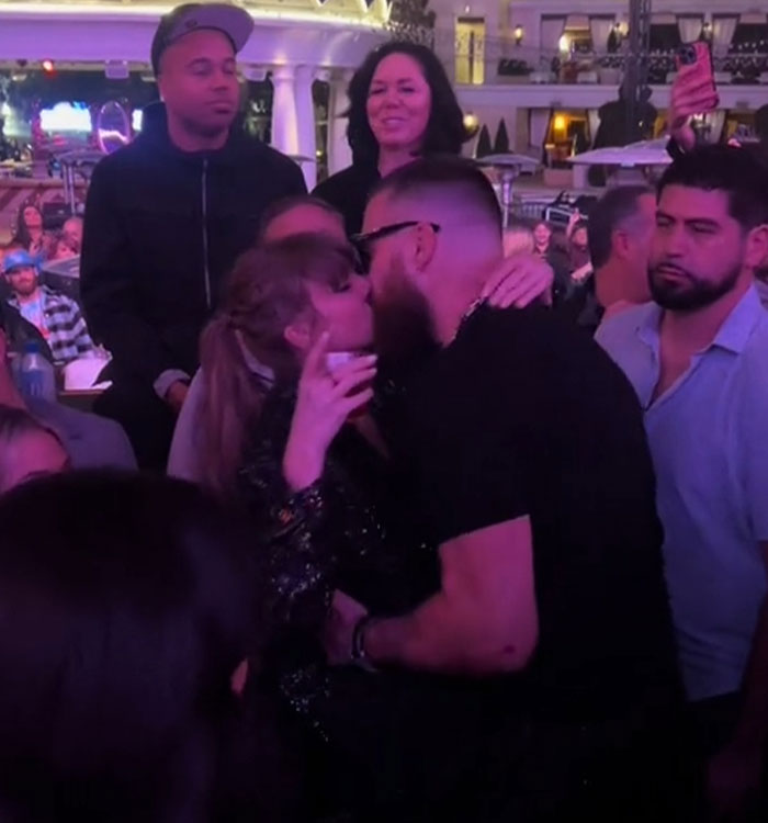 People Believe Taylor Swift And Travis Kelce Are Faking It For The Cameras After Viral Video