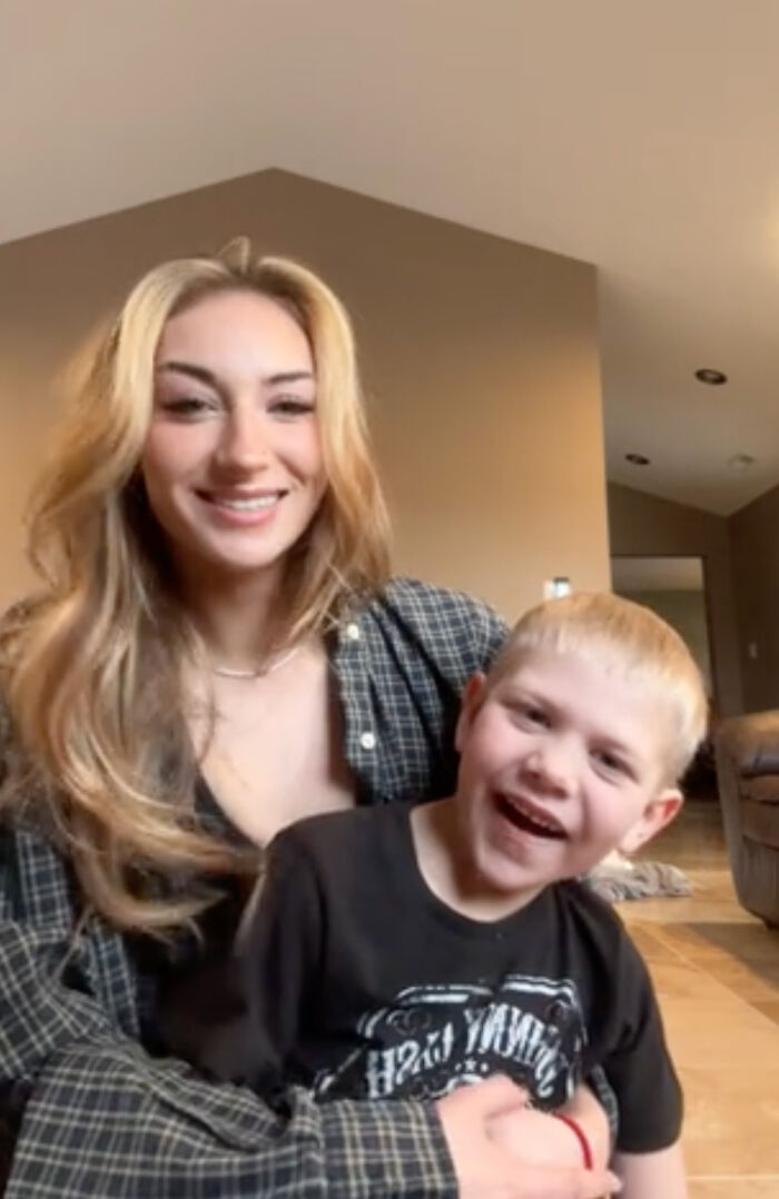 Sister Posted A Video About Her Bullied 6 Y.O. Brother, Received A Response From Astronaut Sister Posted A Video About Her Bullied 6 Y.O. Brother, Received A Response From Astronaut