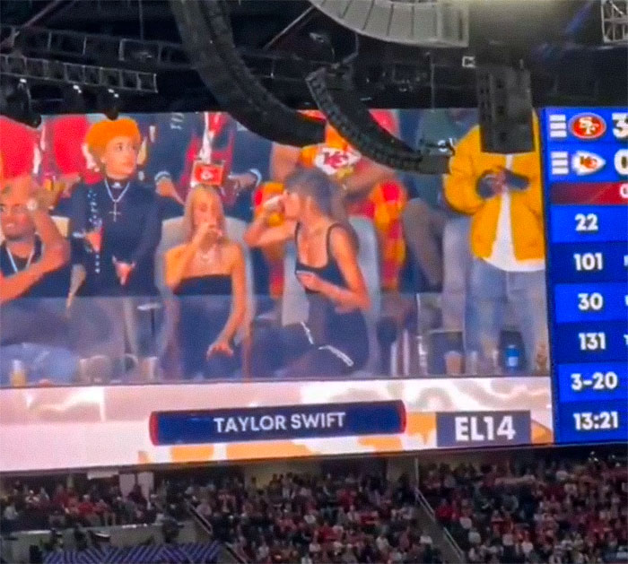 People Actually Think Ice Spice Was Making “Demonic” Gestures At The Super Bowl People Actually Think Ice Spice Was Making “Demonic” Gestures At The Super Bowl