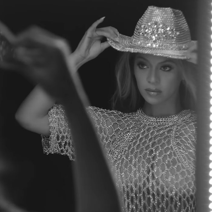 “Just Like A Dog”: Fans Blast John Schneider For “Racist” Remarks About Beyoncé’s Country Album “Just Like A Dog”: Fans Blast John Schneider For “Racist” Remarks About Beyoncé’s Country Album