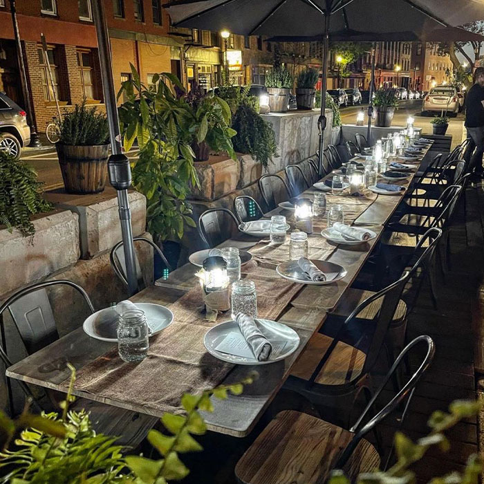 Hospitalized Customer Cancels Dinner Reservation And Restaurant’s "Gross" Response Goes Viral Hospitalized Customer Cancels Dinner Reservation And Restaurant’s "Gross" Response Goes Viral