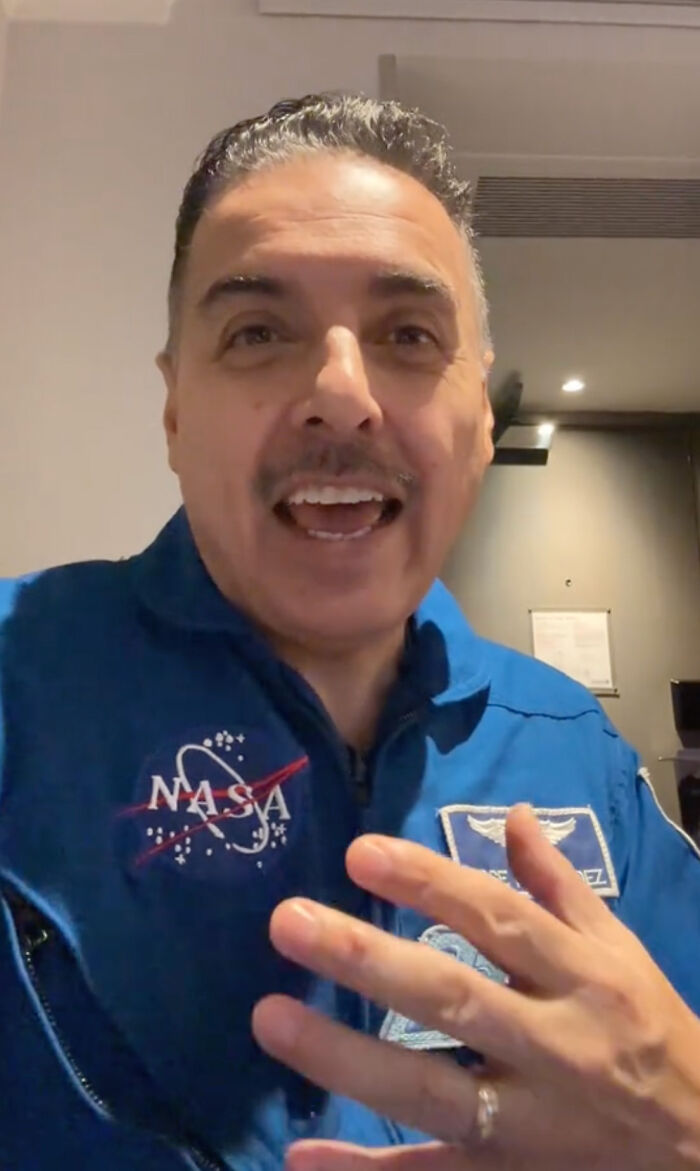 Sister Posted A Video About Her Bullied 6 Y.O. Brother, Received A Response From Astronaut Sister Posted A Video About Her Bullied 6 Y.O. Brother, Received A Response From Astronaut