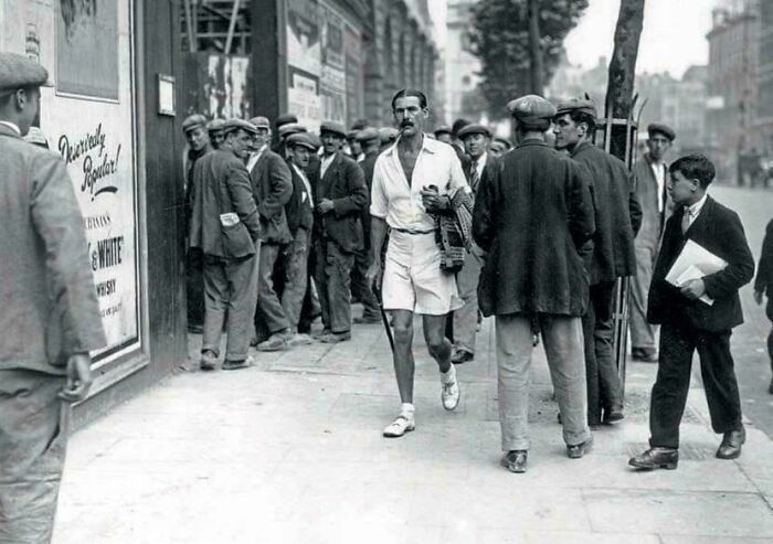 An Enthusiast For Men's Dress Reform Walking Down The Strand In London. The Mdrp (Men’s Dress Reform Party) Was Formed In The Interwar Years In Britain, 1930