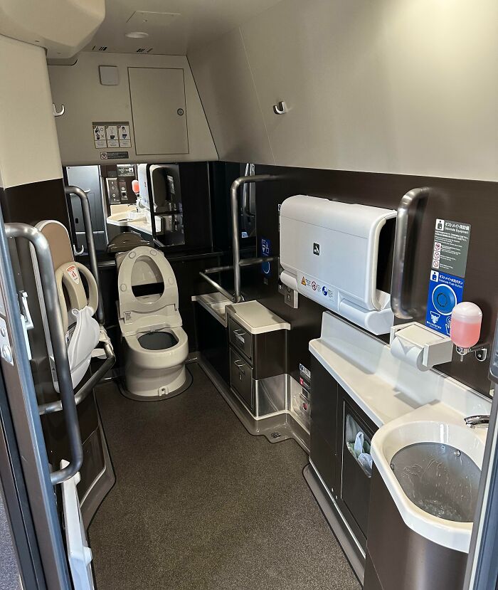 This Is What A Bathroom Looks Like On A 1st Class Japanese Bullet Train