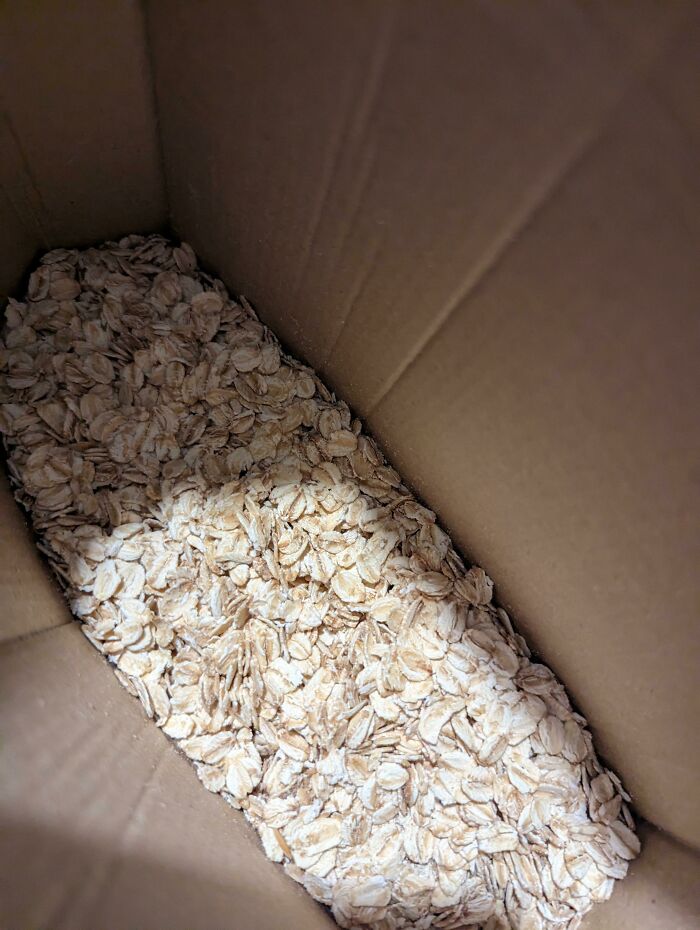 I Broke My Finger, So Ordered A Splint, Instead Got Sent A Kilo Of Oats