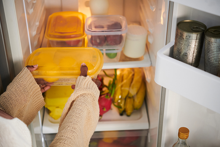 Man Gives Himself Anaphylaxis By Eating A Colleague’s Lunch, Blames Her For Not Labeling It