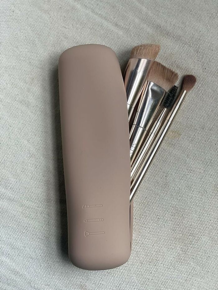  Feryes: The Travel Makeup Brush Holder That Sticks With You