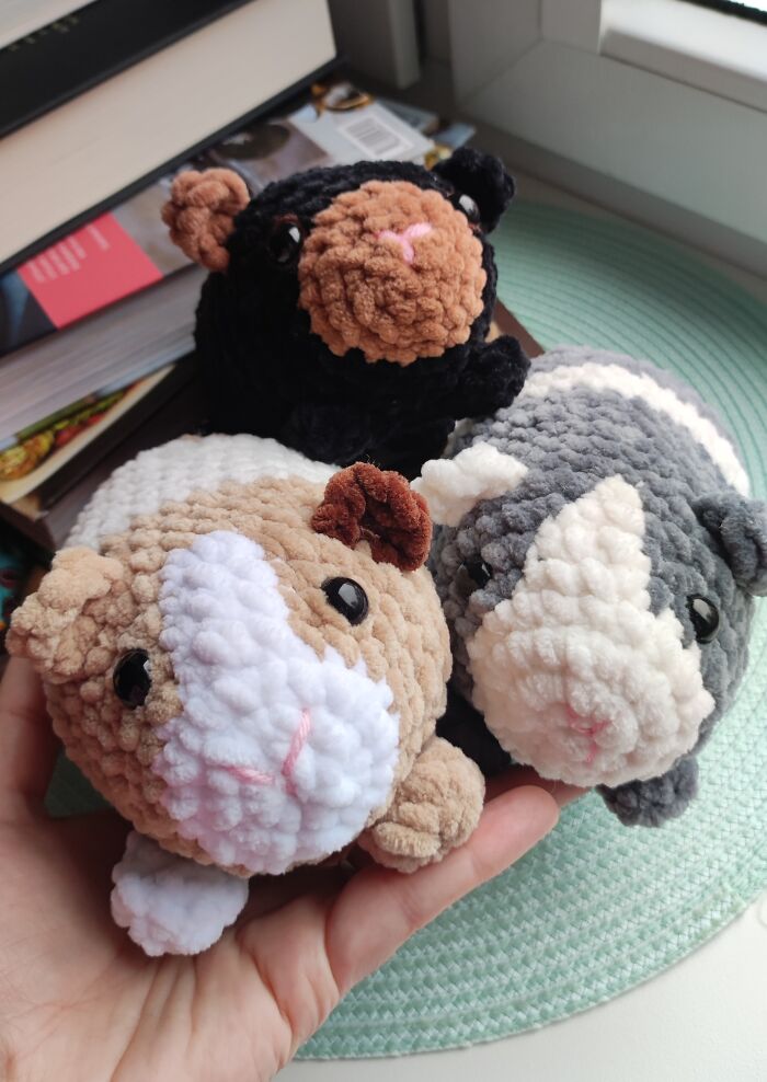 My Crochet Guinea Pig Toys From The Same Pattern But In Different Colors (15 Pics)