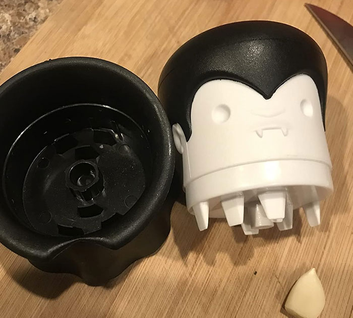 Sink Your Fangs Into Flavor With Gracula Garlic Crusher - It's Time To Get Vampy In The Kitchen!