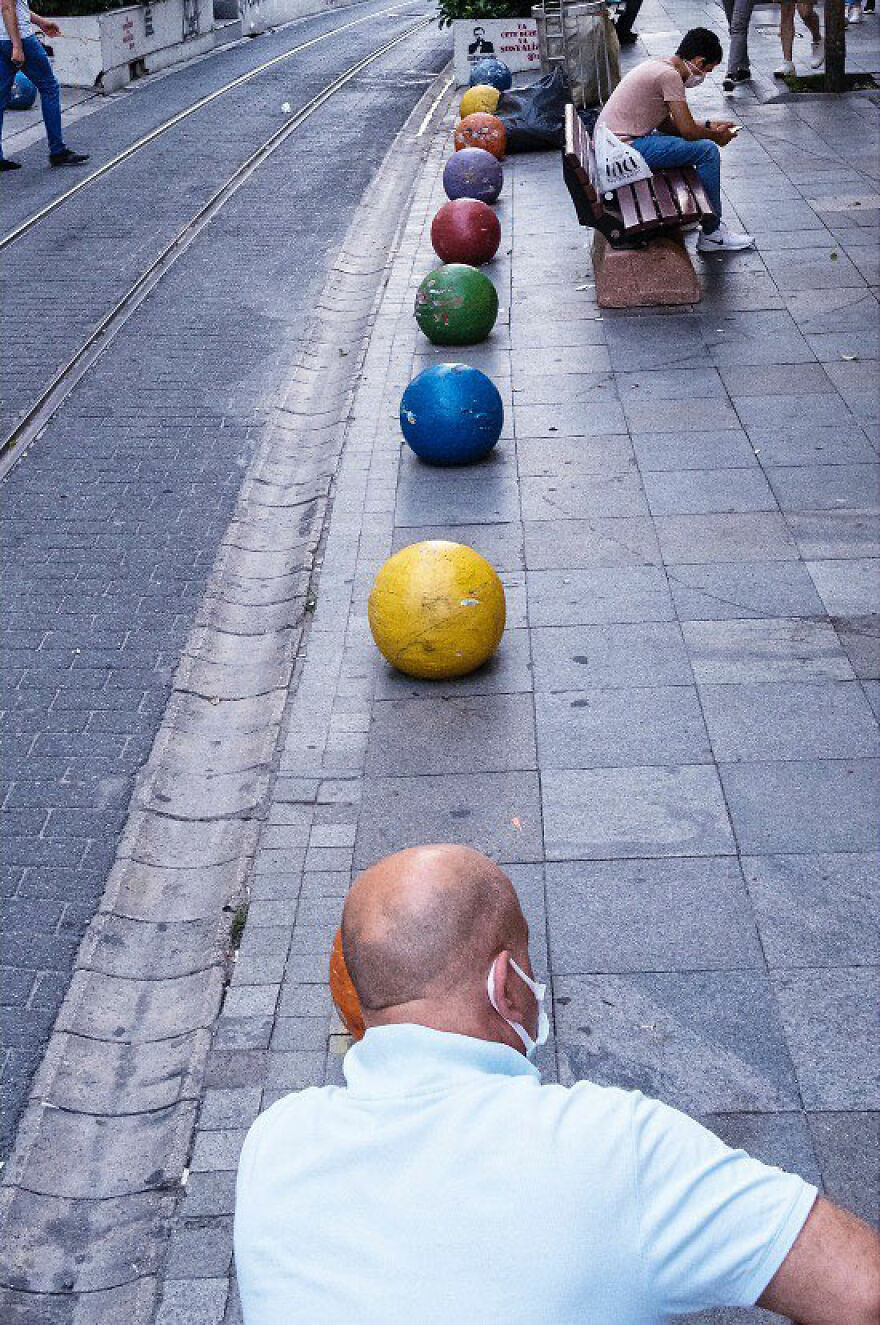 Photographer Serkan Tekin Captures Incredible Coincidences Of Everyday Life On The Streets