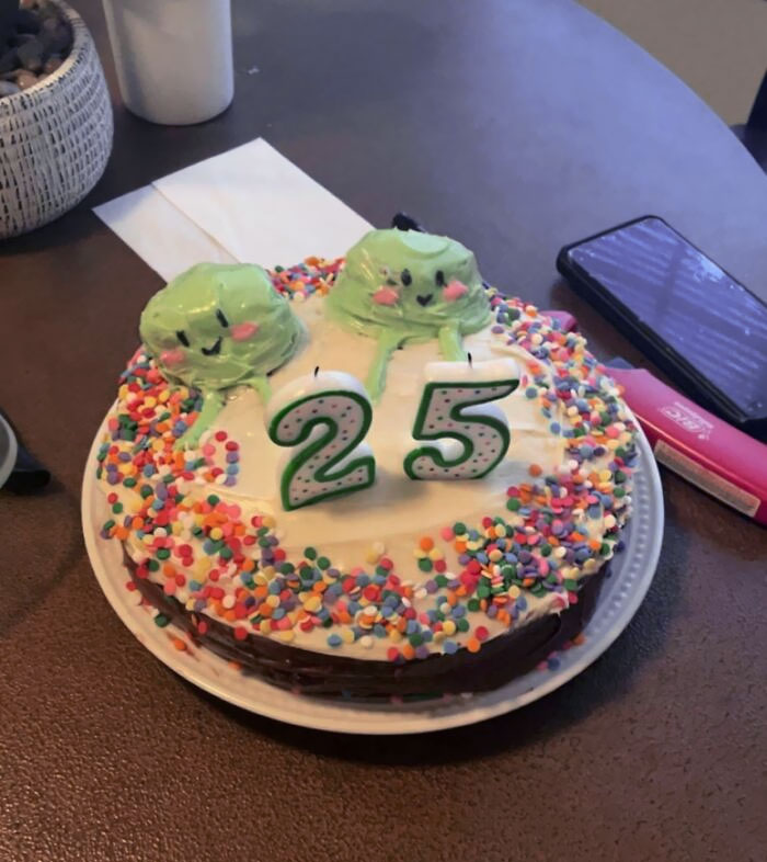 Tried Making My Friend A Birthday Cake. They’re Supposed To Be Frogs