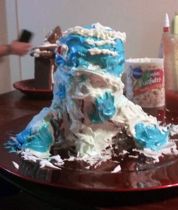 I Made An R2-D2 Cake