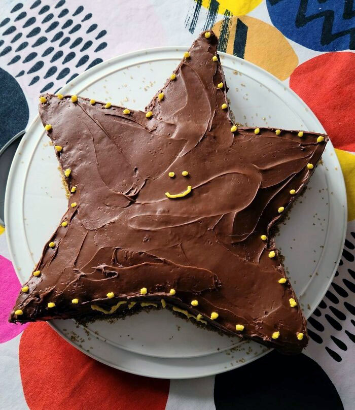 At The Last Minute, Violet Decided A Star Birthday Cake Would Be Cool. Poor Vi, This Is The Ugliest Cake I've Ever Made. But I'm Sharing It Because It Is Hilarious To Me