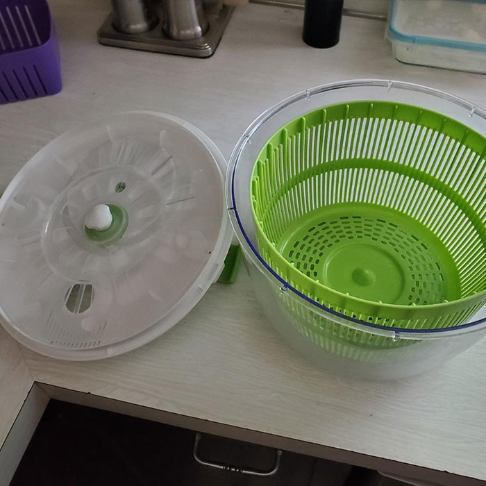 Keep Your Greens Fresh: The Large Salad Spinner For Wash, Spin & Dry!