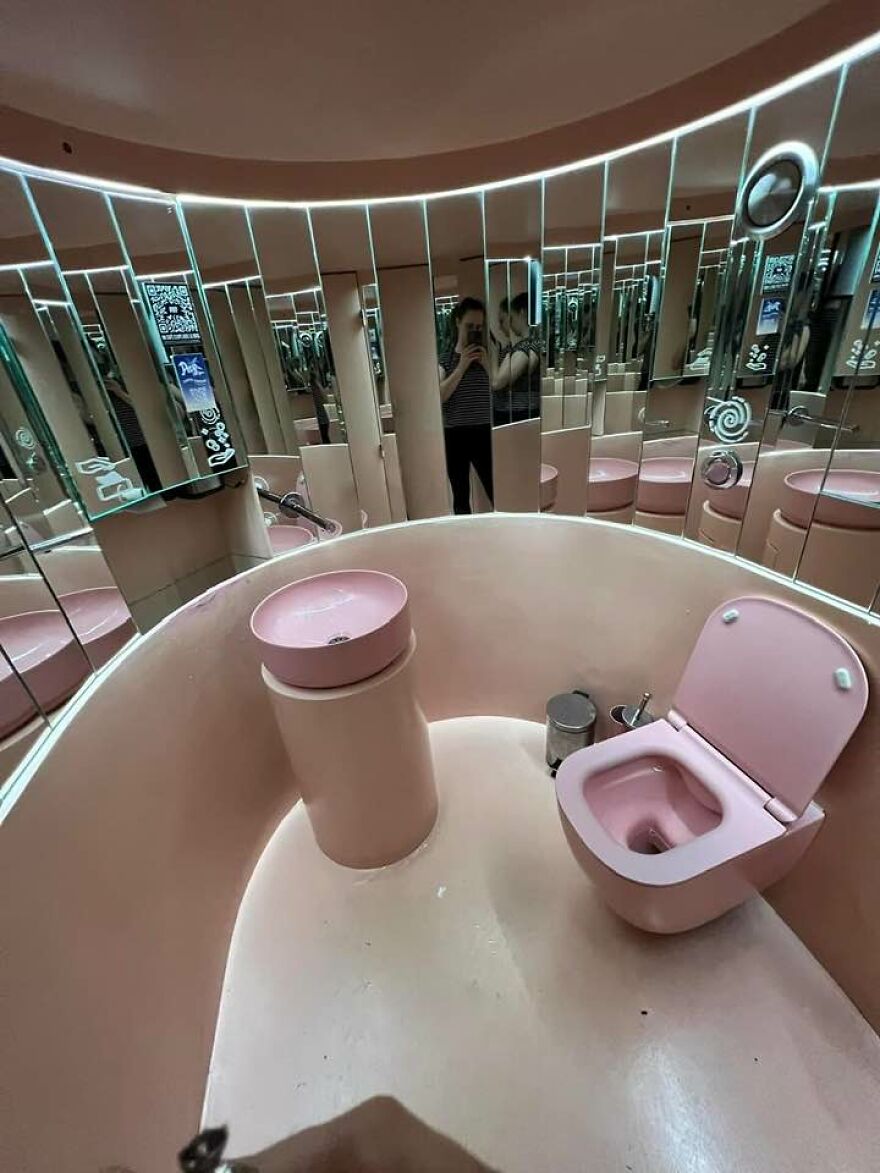 Circular Bathrooms May Be Worse Than Circular Kitchens