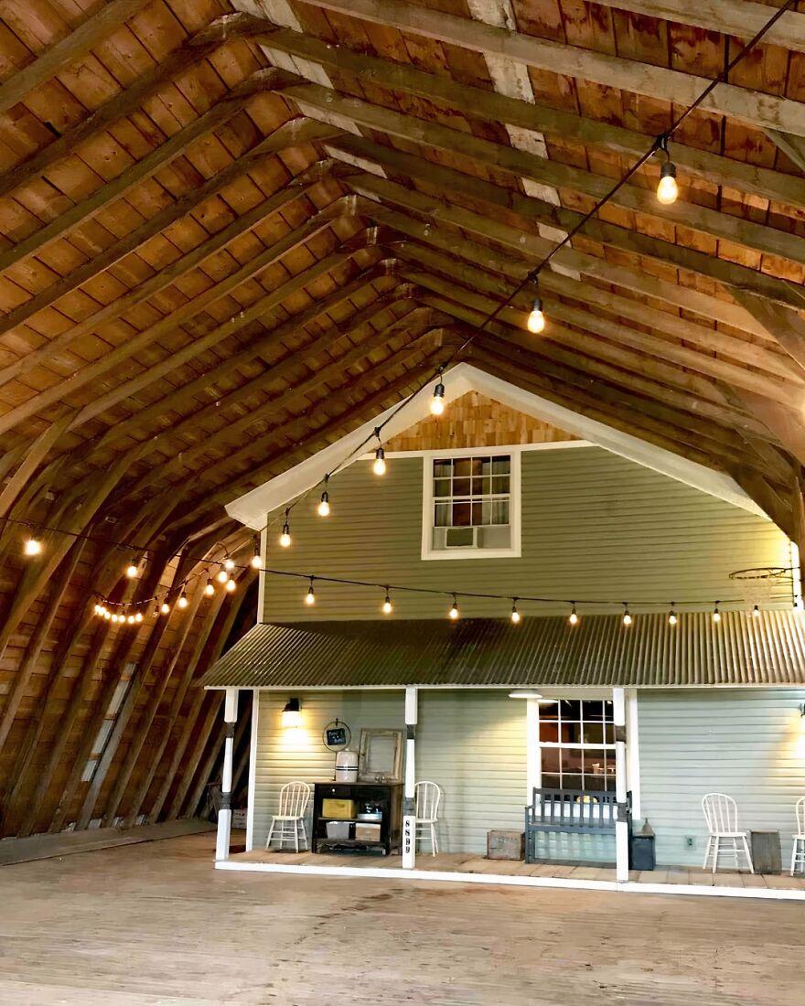 Man Shows Up To His Airbnb To Find The Entire House To Be Built Inside A Barn. This Is An Actual Airbnb In Bay Port, Michigan