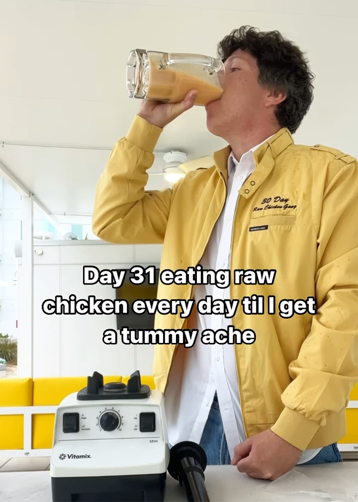 “What’s The Worst Thing That’s Gonna Happen?“: Florida Man Films Himself Eating Raw Chicken “What’s The Worst Thing That’s Gonna Happen?“: Florida Man Films Himself Eating Raw Chicken