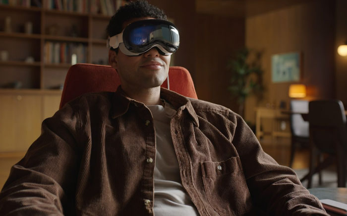 People Have Started Spotting Apple Vision Pro In The Wild—And It’s Scary People Have Started Spotting Apple Vision Pro In The Wild—And It’s Scary