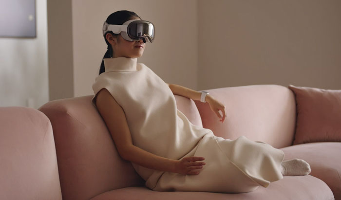 People Have Started Spotting Apple Vision Pro In The Wild—And It’s Scary People Have Started Spotting Apple Vision Pro In The Wild—And It’s Scary