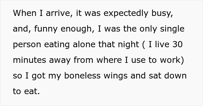 Man Puts Entitled Couple In Their Place, Resumes Enjoying His Chicken Wings Man Puts Entitled Couple In Their Place, Resumes Enjoying His Chicken Wings