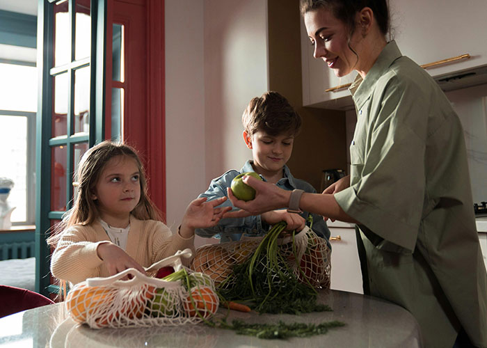 Friends Forbid Woman From Bringing Dog On Trip, Are Shocked When She Refuses To Pay For Their Kids Friends Forbid Woman From Bringing Dog On Trip, Are Shocked When She Refuses To Pay For Their Kids