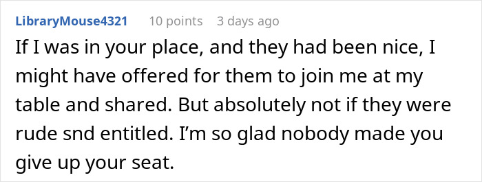 Man Puts Entitled Couple In Their Place, Resumes Enjoying His Chicken Wings Man Puts Entitled Couple In Their Place, Resumes Enjoying His Chicken Wings