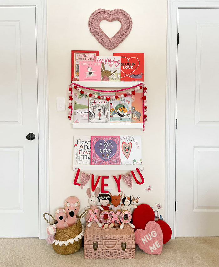 Shelves, Decor, Books And More. That’s What Our Valentine’s Day Inspiration Is Made Of