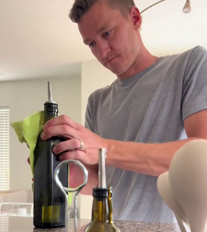 "110% Of That Is Because Of My Wife": Dad Takes PTO Over Kid's Birth, Gets Overwhelmed With Chores "110% Of That Is Because Of My Wife": Dad Takes PTO Over Kid's Birth, Gets Overwhelmed With Chores