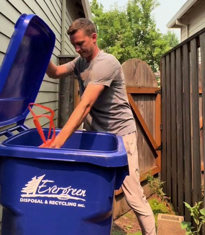 "110% Of That Is Because Of My Wife": Dad Takes PTO Over Kid's Birth, Gets Overwhelmed With Chores "110% Of That Is Because Of My Wife": Dad Takes PTO Over Kid's Birth, Gets Overwhelmed With Chores