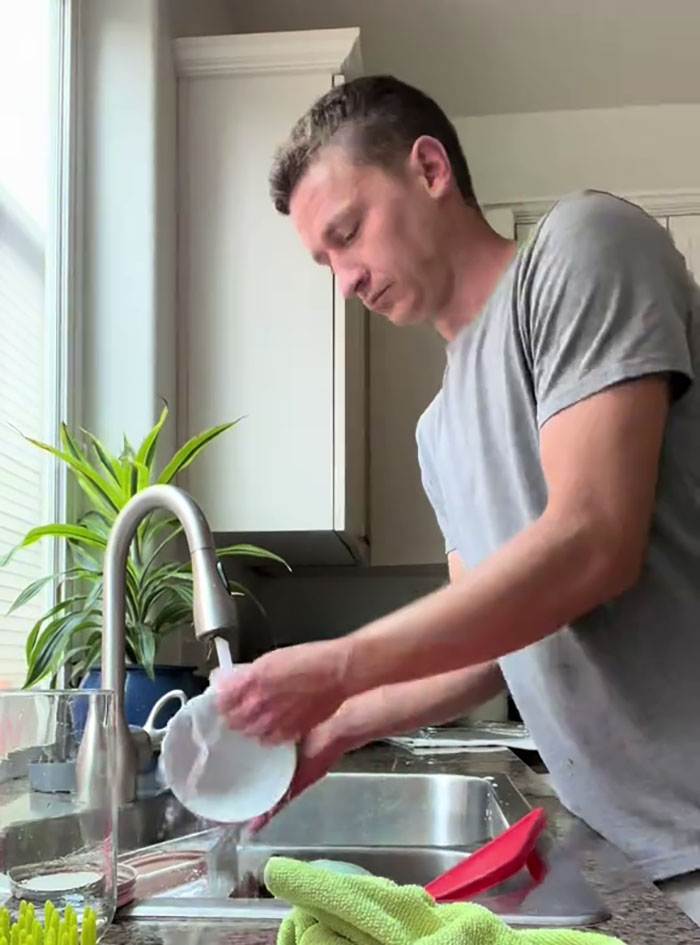 "110% Of That Is Because Of My Wife": Dad Takes PTO Over Kid's Birth, Gets Overwhelmed With Chores "110% Of That Is Because Of My Wife": Dad Takes PTO Over Kid's Birth, Gets Overwhelmed With Chores