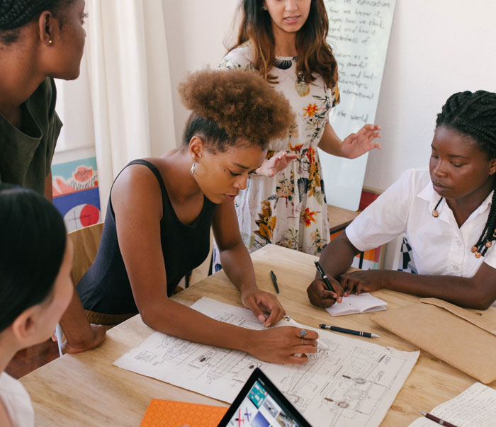 Team Manager Takes Designer's Big Monitors Away To Show How Real Users See Her Designs Team Manager Takes Designer's Big Monitors Away To Show How Real Users See Her Designs