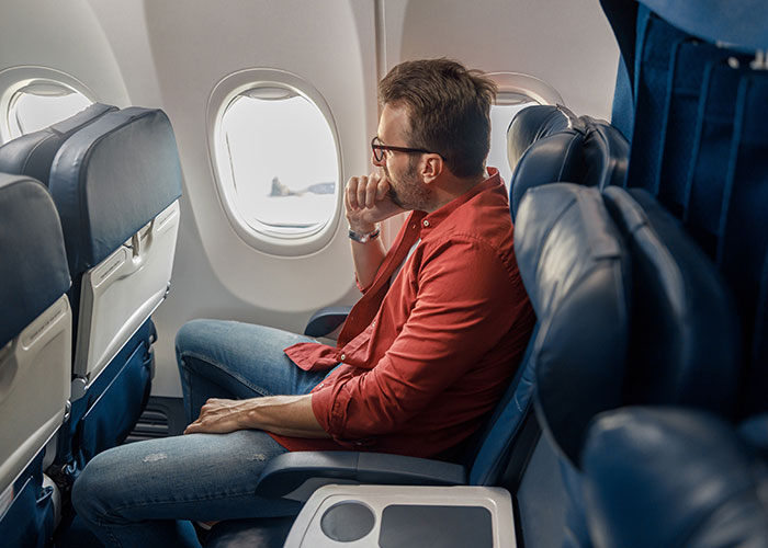 “Are You Kidding Me?”: Man Refuses To Give Up Business Class Seat Over Entitled Woman’s Demands “Are You Kidding Me?”: Man Refuses To Give Up Business Class Seat Over Entitled Woman’s Demands