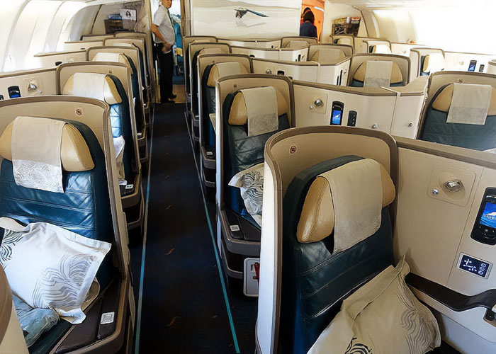 “Are You Kidding Me?”: Man Refuses To Give Up Business Class Seat Over Entitled Woman’s Demands “Are You Kidding Me?”: Man Refuses To Give Up Business Class Seat Over Entitled Woman’s Demands