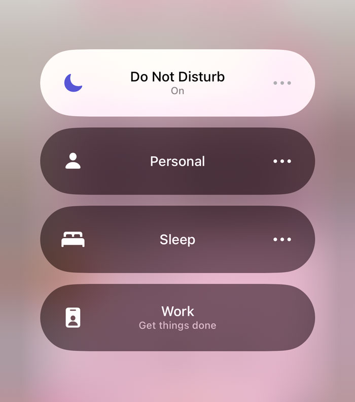 “I Check My Phone When I’m Available”: Netizens Keep Phones Silent And Don’t Plan On Changing That “I Check My Phone When I’m Available”: Netizens Keep Phones Silent And Don’t Plan On Changing That