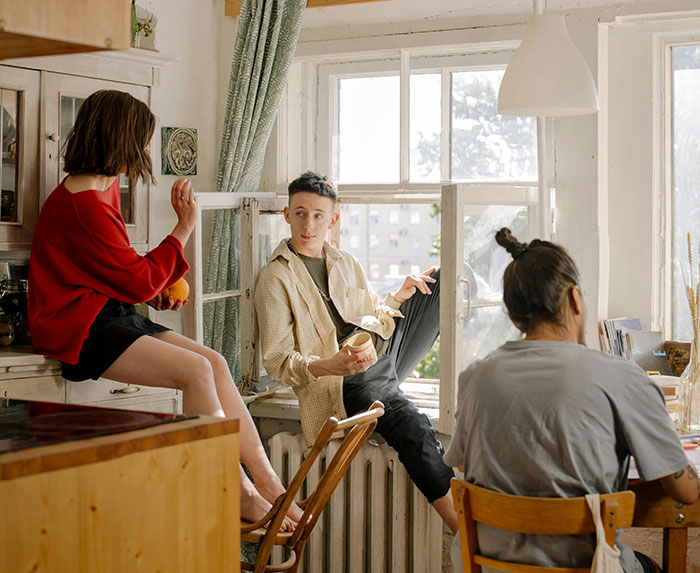 Roommate’s GF Wants The Only Woman In The Household Out, Gets Herself Dumped Instead Roommate’s GF Wants The Only Woman In The Household Out, Gets Herself Dumped Instead