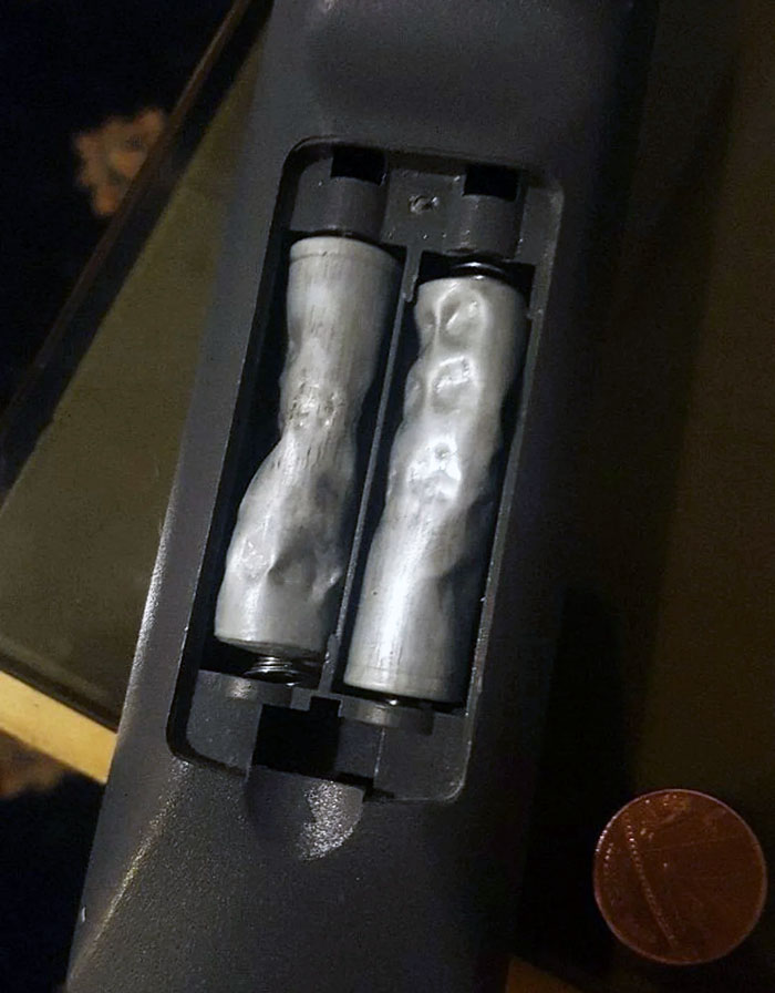 The TV Remote In My Hotel Wasn't Working. It Felt Too Light, So I Checked The Batteries And Found This