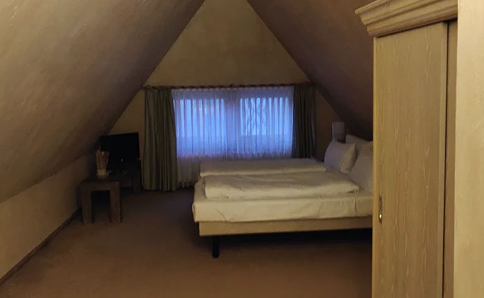I'm Glad I Paid For The "Deluxe Room" Upgrade In This 4-Star Hotel
