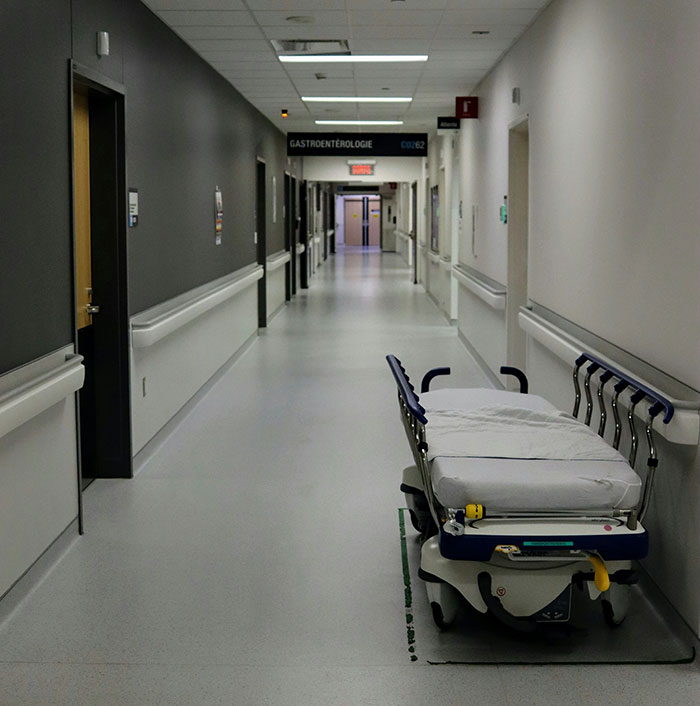 37 Hospital Patients And Staff Share The Wildest Things They've Witnessed