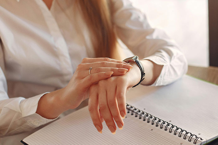 New Manager Doesn't Understand Flexible Work Schedules, Regrets Her Actions
