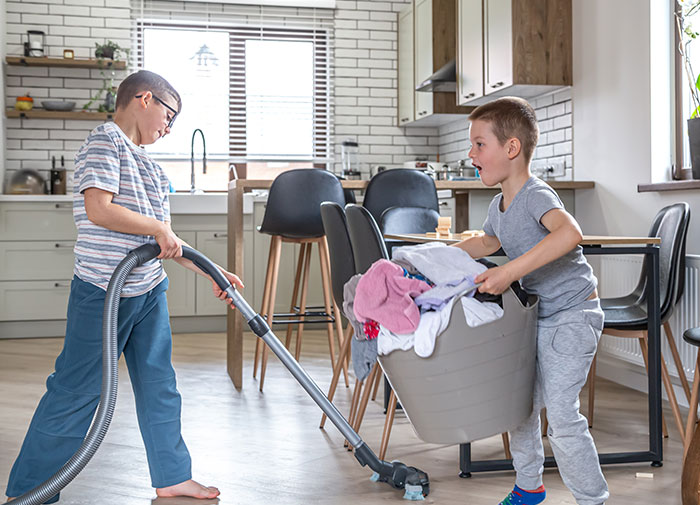 Mom Shares How She Manages Her Household With 6 Kids, Receives Backlash Online Mom Shares How She Manages Her Household With 6 Kids, Receives Backlash Online