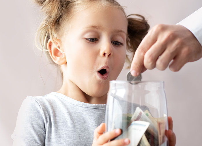 Mom Shares How She Manages Her Household With 6 Kids, Receives Backlash Online Mom Shares How She Manages Her Household With 6 Kids, Receives Backlash Online