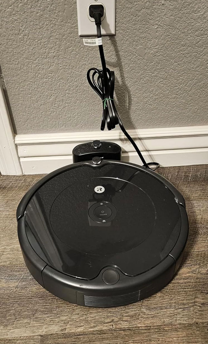 Cancel Your Cleaning Plans And Let iRobot Roomba 692 Take Over! This Voice-Activated Vacuum Caters To Your Lazy Day Desires And Pet Hair Problems