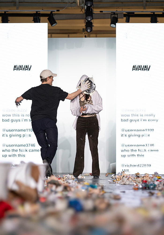 Chaos At Milan Fashion Show As Audience Pelts Models With Discarded Food Chaos At Milan Fashion Show As Audience Pelts Models With Discarded Food