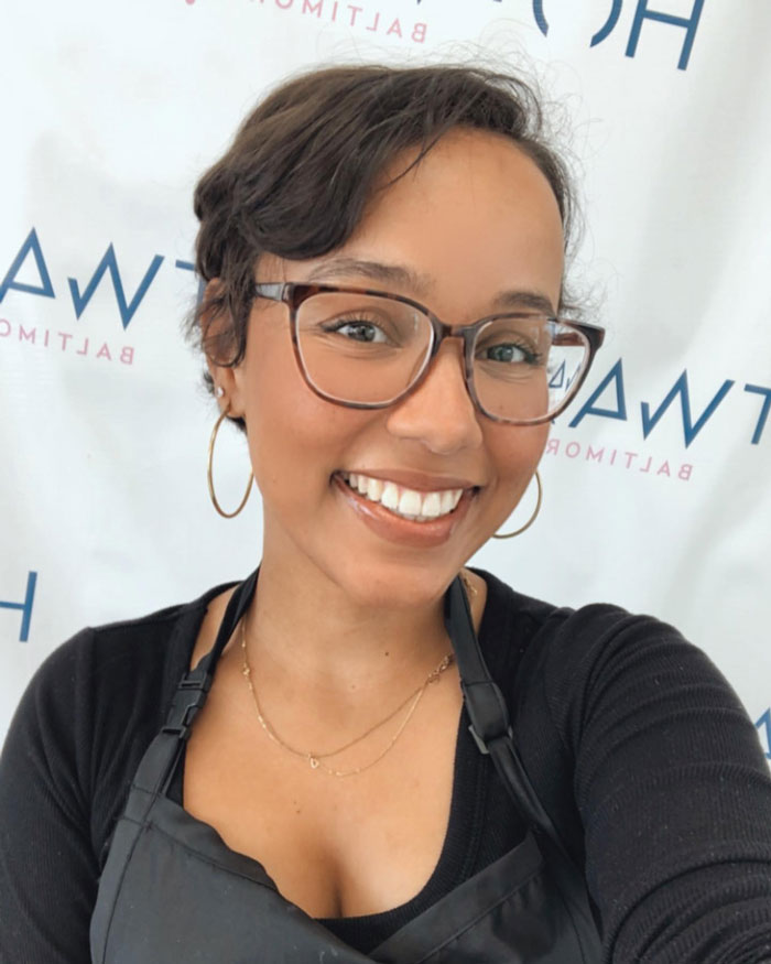 Woman Doesn’t Get Why She Has To Tip At The Checkout Of An Online Store Woman Doesn’t Get Why She Has To Tip At The Checkout Of An Online Store